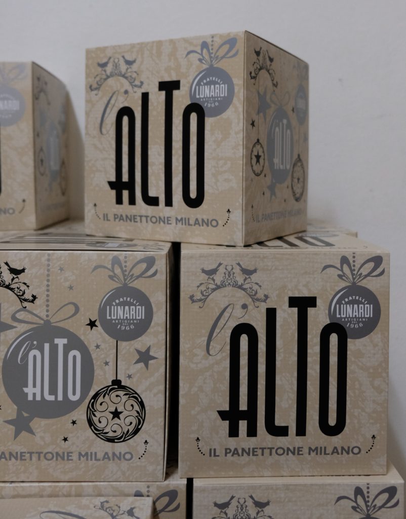 Boxes containing l'Alto Milanese panettone
